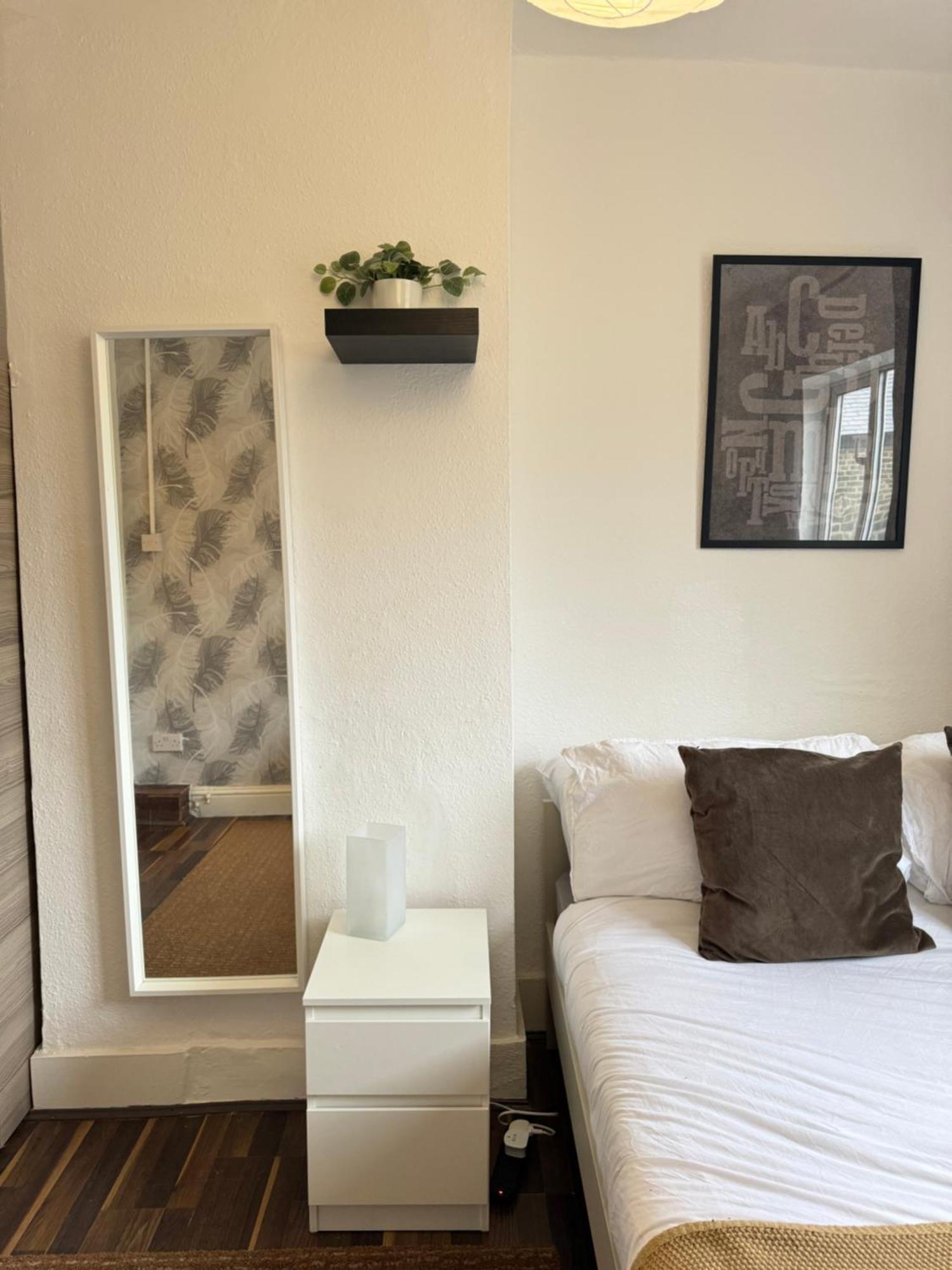 2 Bed Apt Sofa Bed Up To 6 Лондон Экстерьер фото