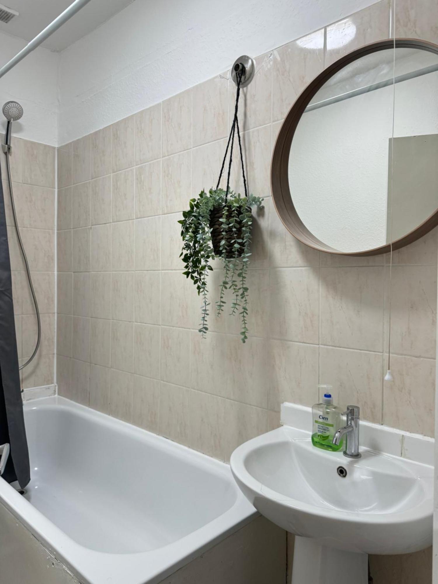 2 Bed Apt Sofa Bed Up To 6 Лондон Экстерьер фото