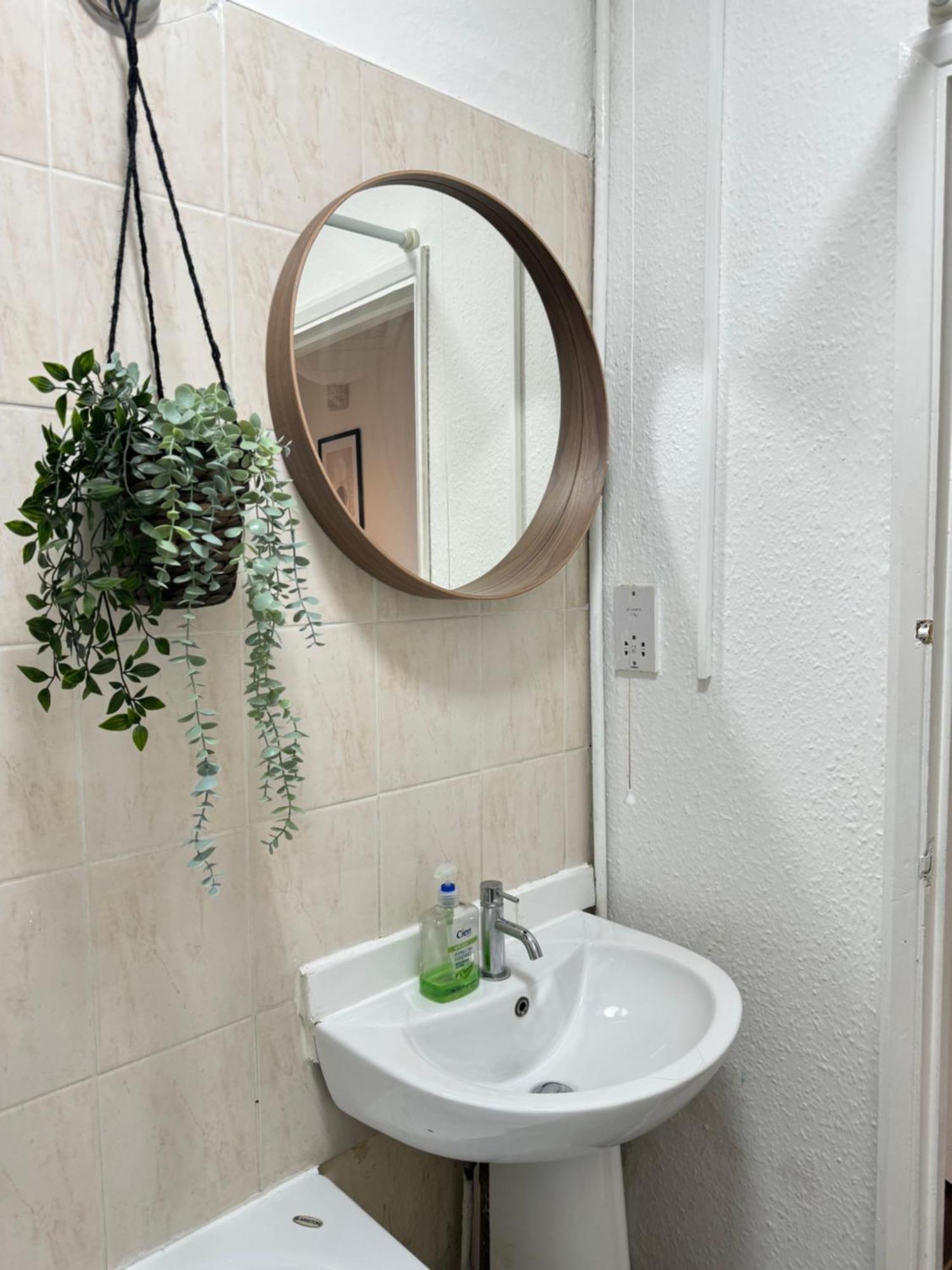 2 Bed Apt Sofa Bed Up To 6 Лондон Экстерьер фото