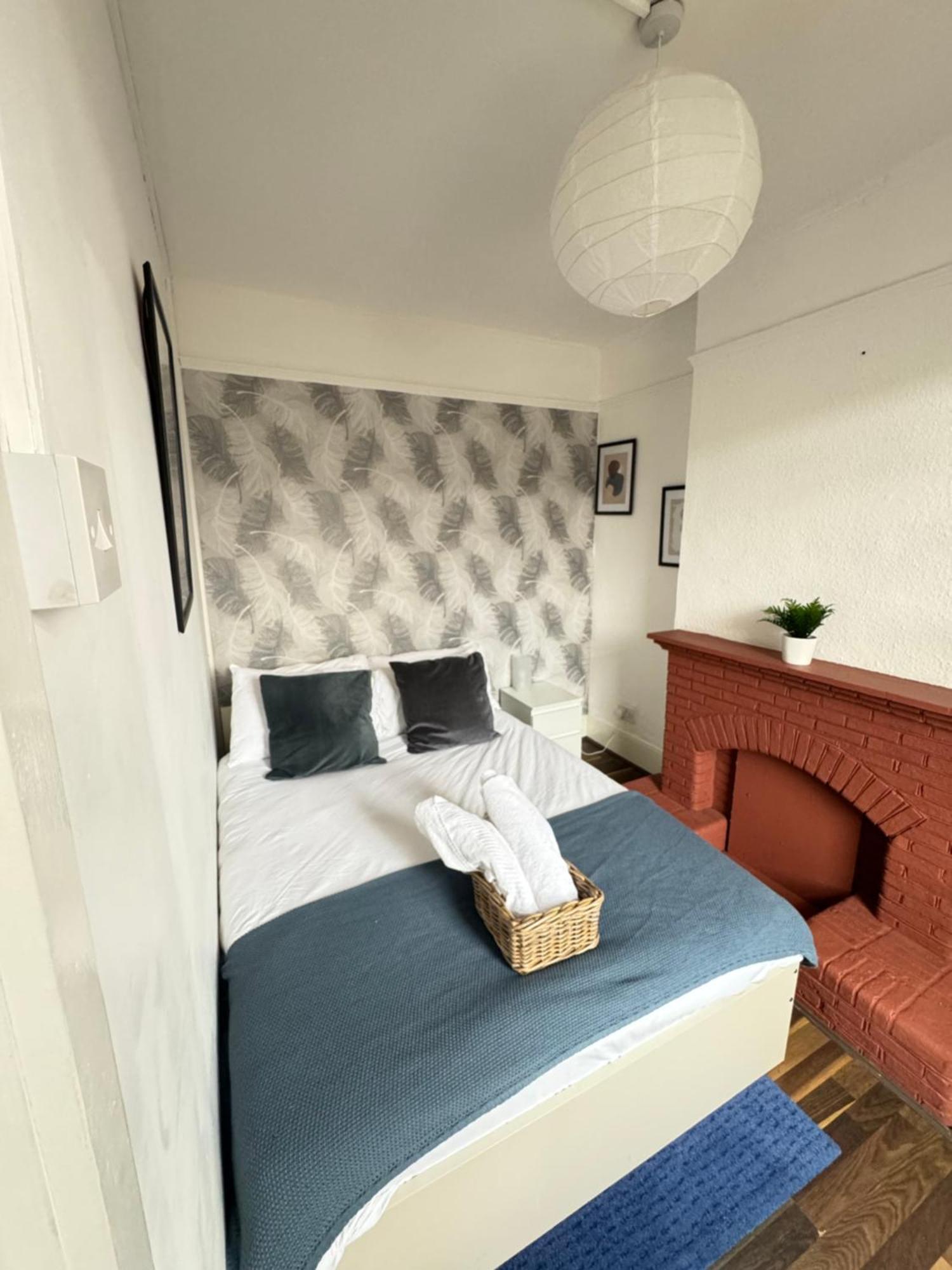 2 Bed Apt Sofa Bed Up To 6 Лондон Экстерьер фото