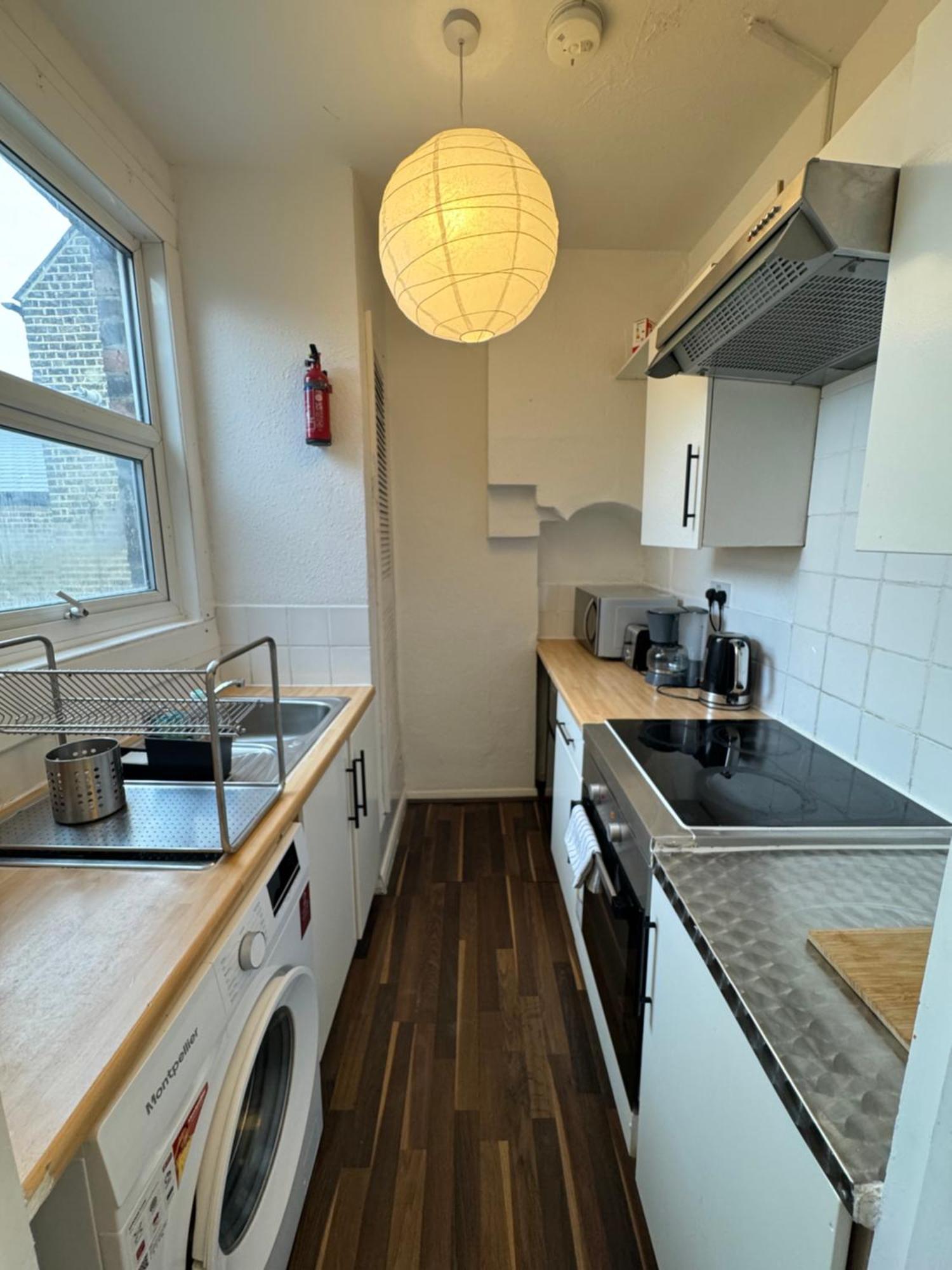 2 Bed Apt Sofa Bed Up To 6 Лондон Экстерьер фото
