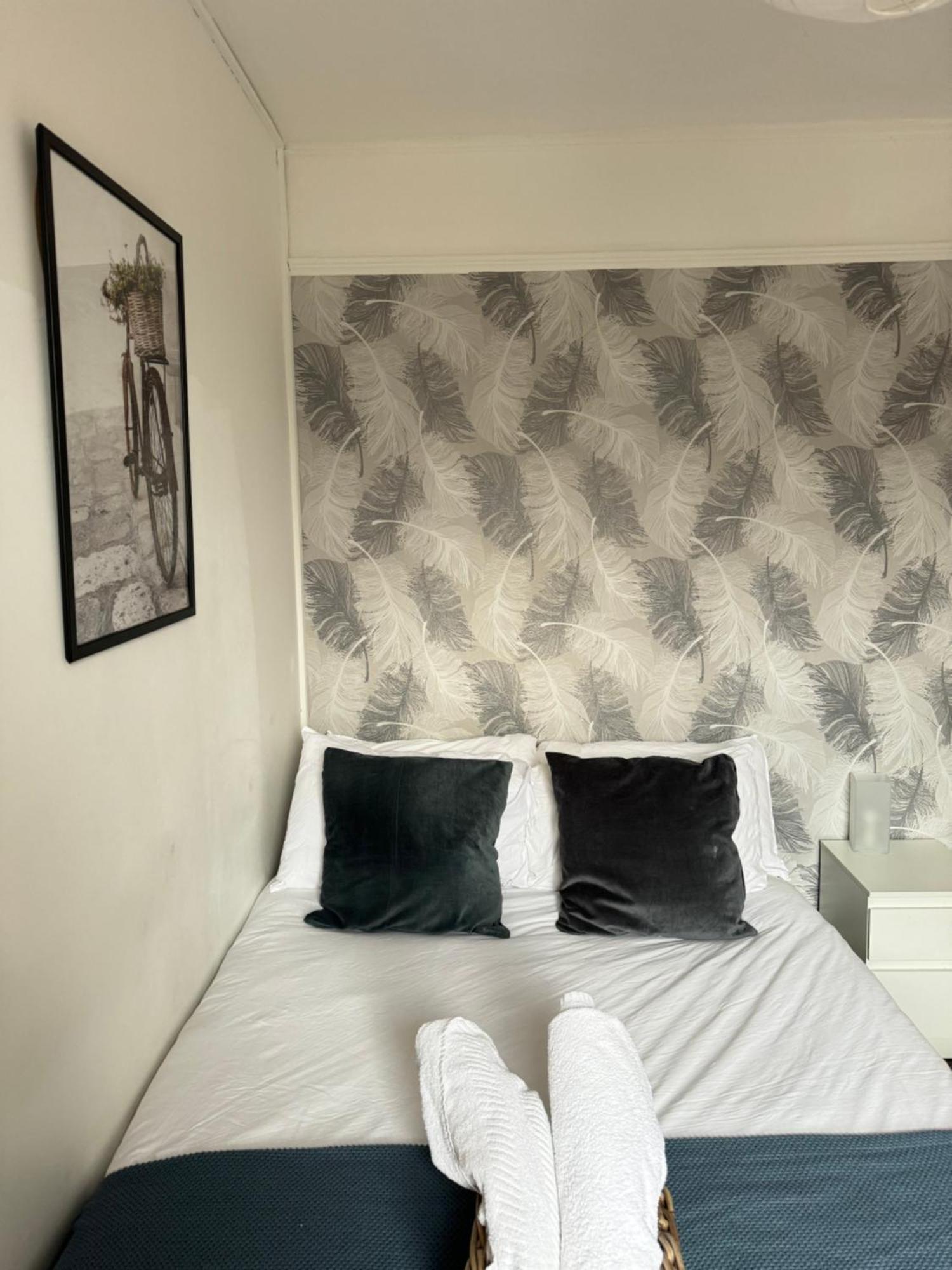 2 Bed Apt Sofa Bed Up To 6 Лондон Экстерьер фото