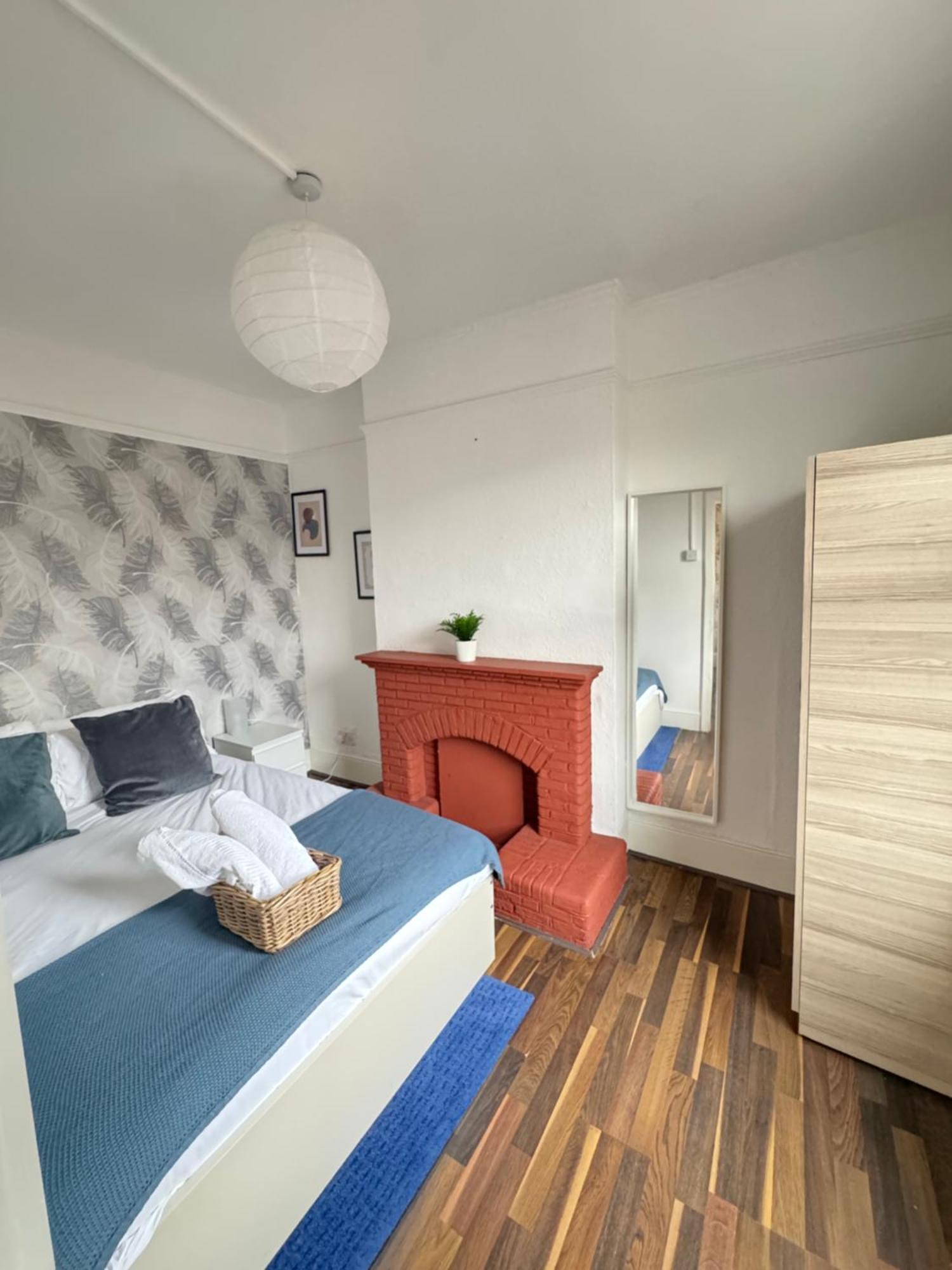 2 Bed Apt Sofa Bed Up To 6 Лондон Экстерьер фото