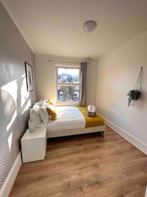 2 Bed Apt Sofa Bed Up To 6 Лондон Экстерьер фото