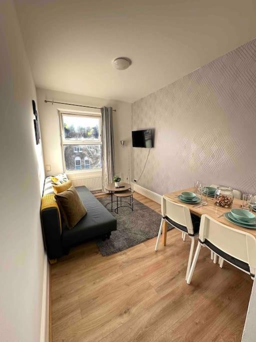 2 Bed Apt Sofa Bed Up To 6 Лондон Экстерьер фото