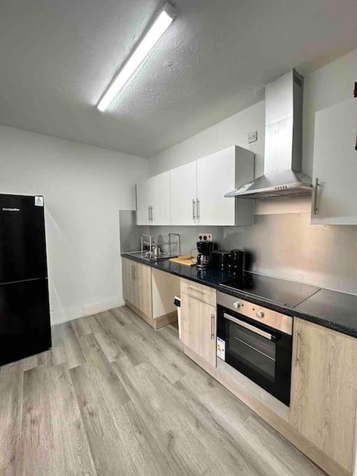2 Bed Apt Sofa Bed Up To 6 Лондон Экстерьер фото