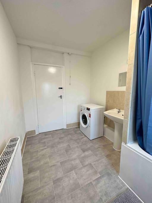 2 Bed Apt Sofa Bed Up To 6 Лондон Экстерьер фото