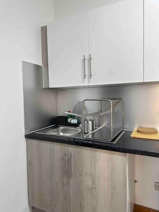 2 Bed Apt Sofa Bed Up To 6 Лондон Экстерьер фото