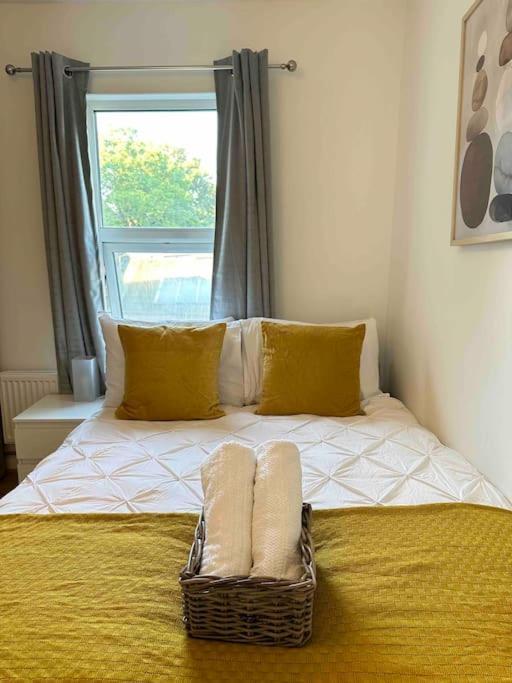 2 Bed Apt Sofa Bed Up To 6 Лондон Экстерьер фото
