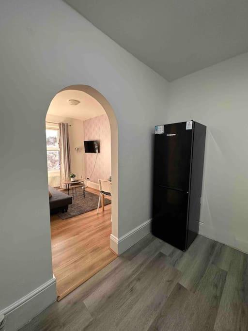 2 Bed Apt Sofa Bed Up To 6 Лондон Экстерьер фото